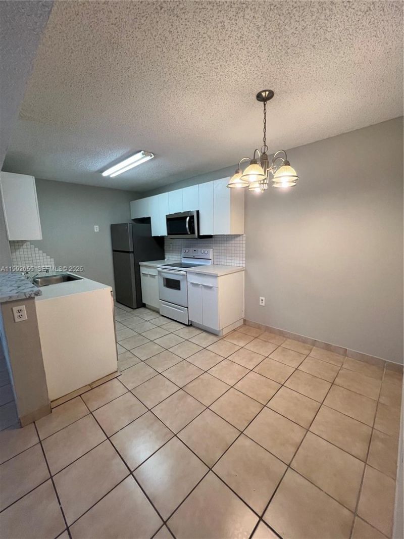251 W Palm Cir W , Unit 107, Pembroke Pines, FL 33025 Photo