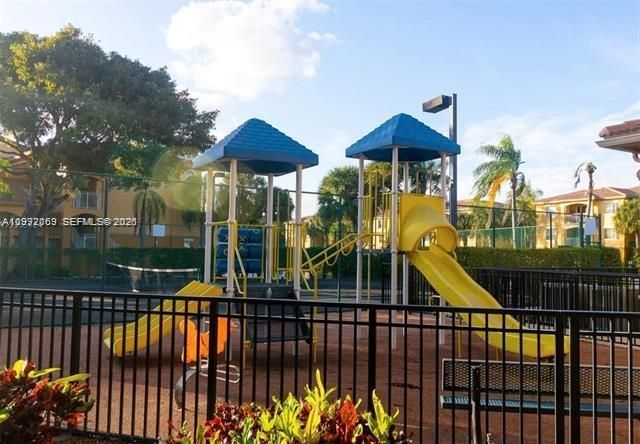 9650 NW 2nd St , Unit 4-103, Pembroke Pines, FL 33024 Photo