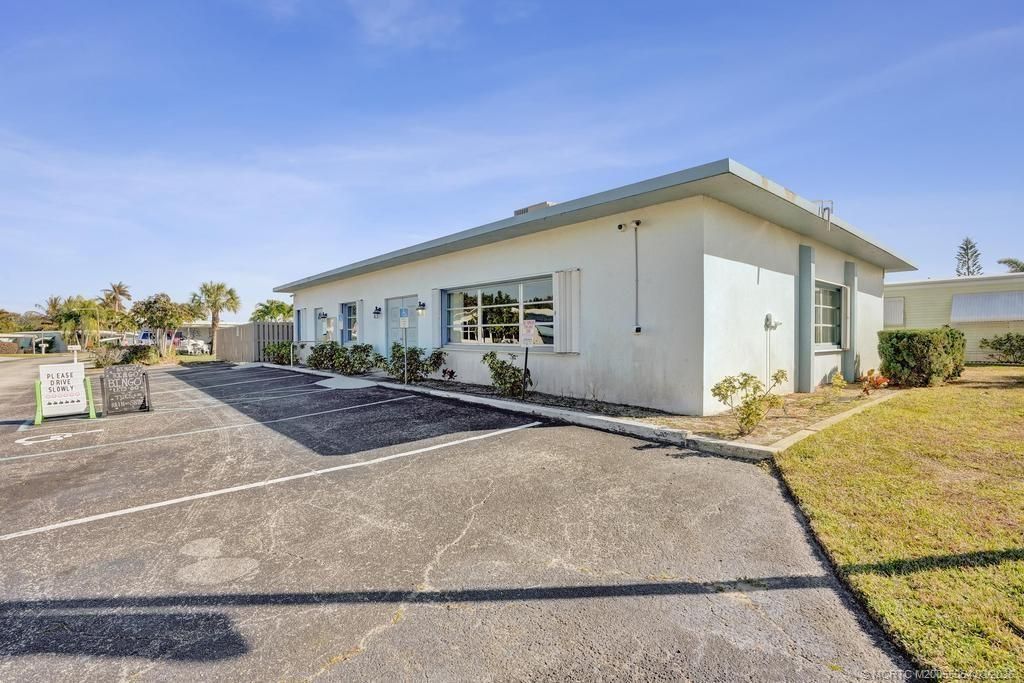 332 NE Tropicalia Lane, Jensen Beach, FL 34957 Photo