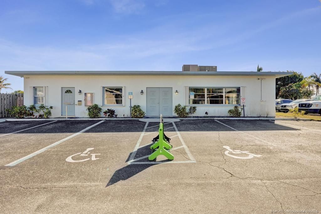 332 NE Tropicalia Lane, Jensen Beach, FL 34957 Photo