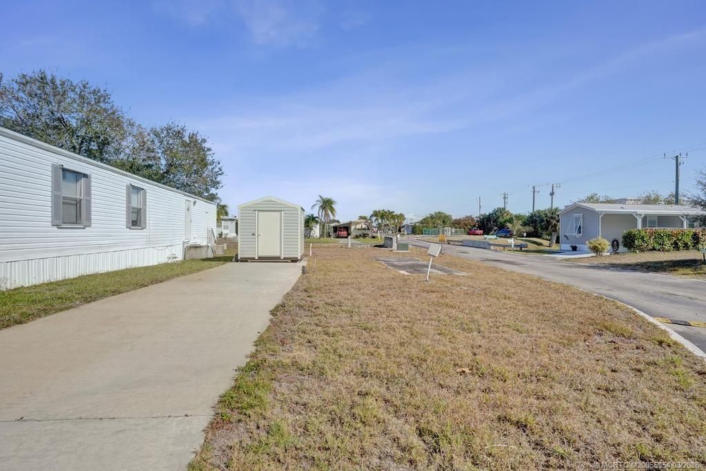 332 NE Tropicalia Lane, Jensen Beach, FL 34957 Photo