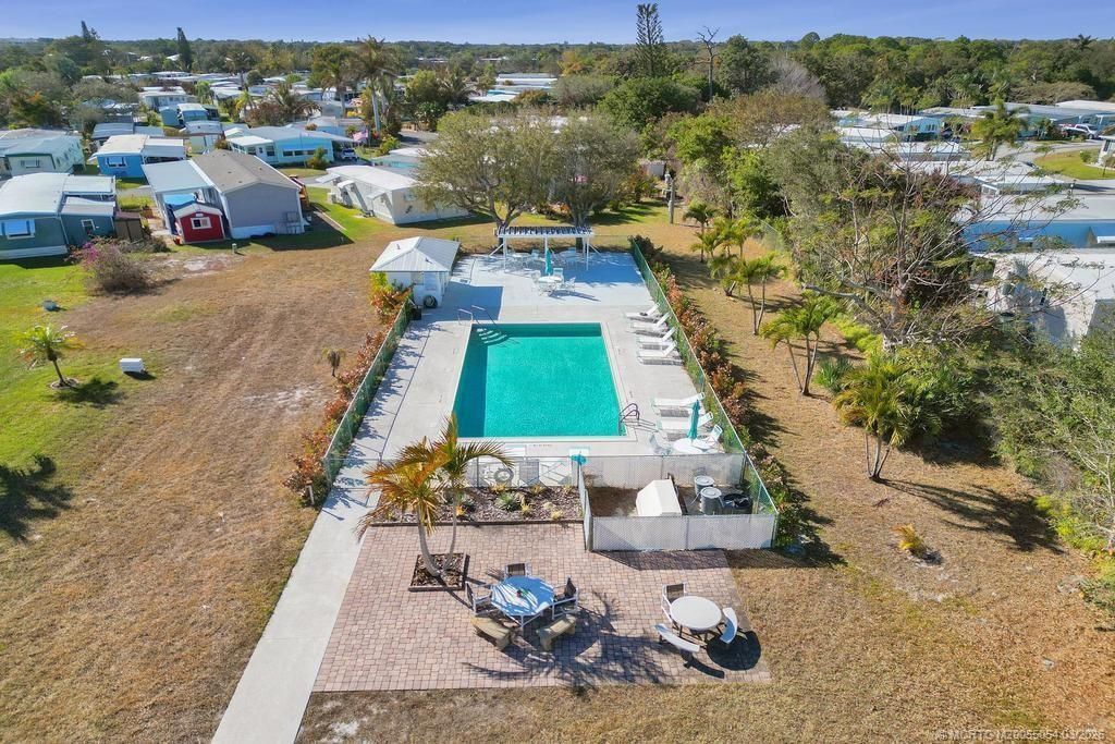 332 NE Tropicalia Lane, Jensen Beach, FL 34957 Photo