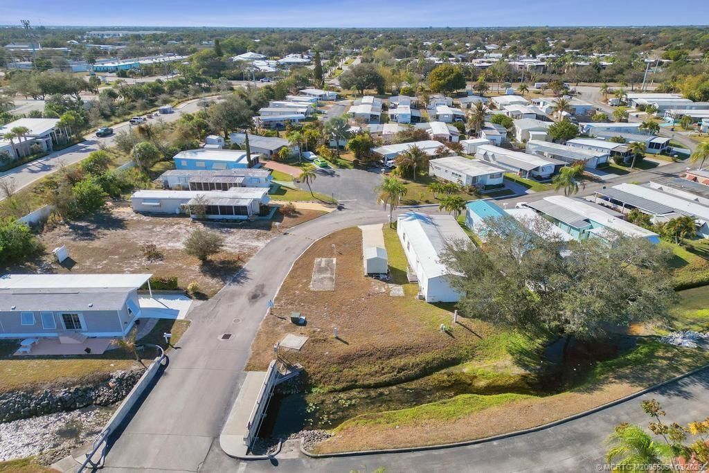 332 NE Tropicalia Lane, Jensen Beach, FL 34957 Photo