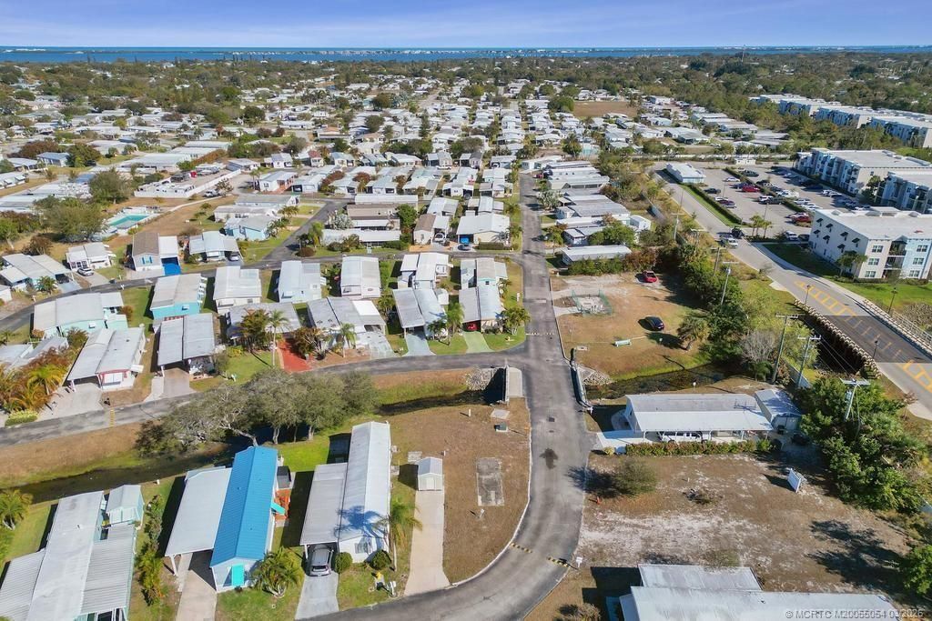 332 NE Tropicalia Lane, Jensen Beach, FL 34957 Photo