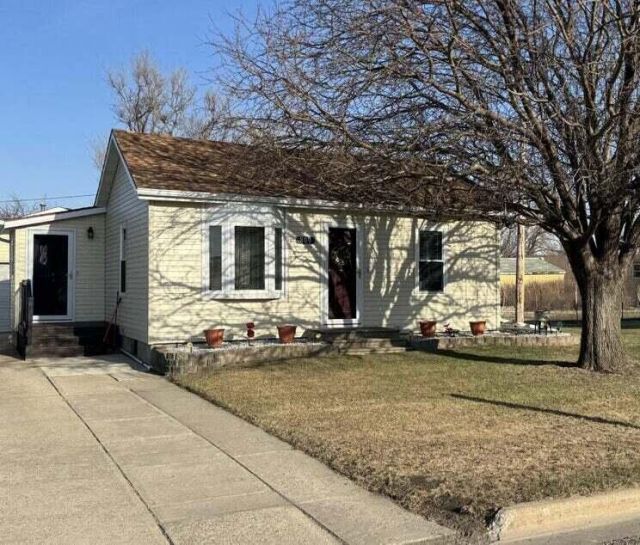 809 S 15th Street Aberdeen, SD 57401