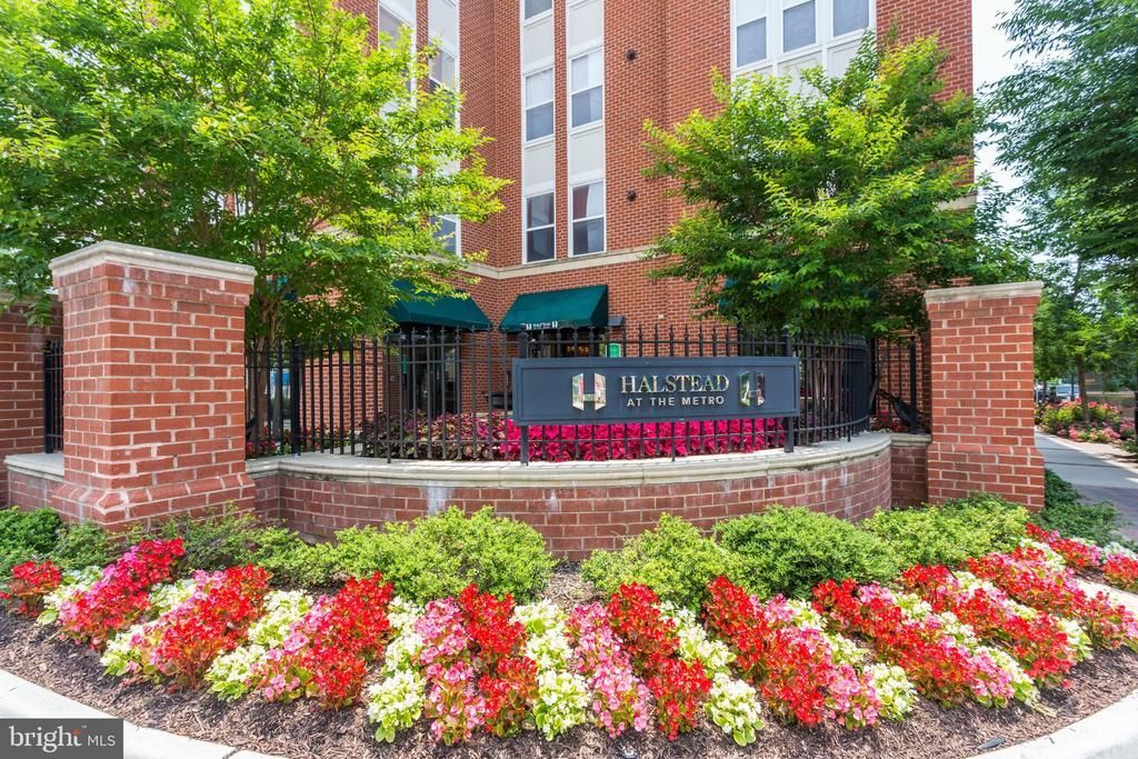 2655 Prosperity Avenue, Unit 203, Fairfax, VA 22031 Main Photo
