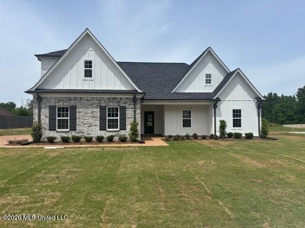 926 Buttermilk Drive, Nesbit, MS 38651
