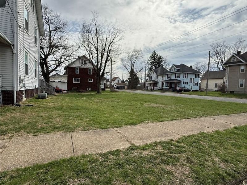 2106 Indiana Way NE, Canton, OH 44705 Photo 3