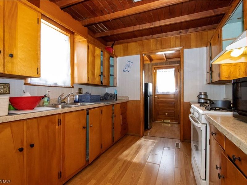 2106 Indiana Way NE, Canton, OH 44705 Photo 9