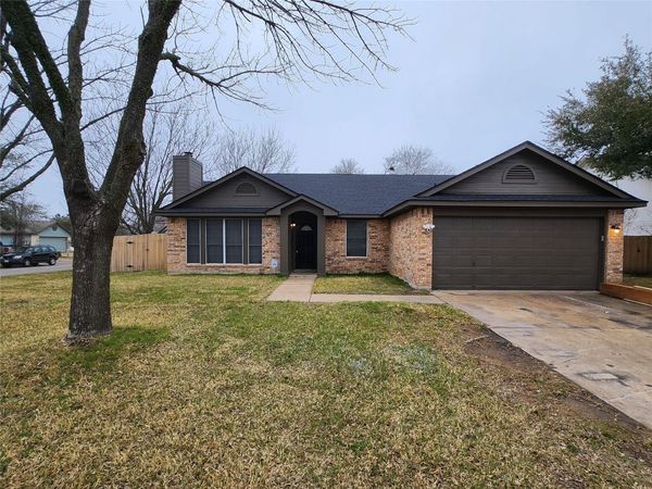 201 Quail CIR , Hutto, TX 78634