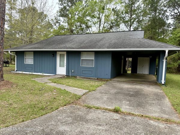 6 Dogwood Circle, Diamondhead, MS 39525