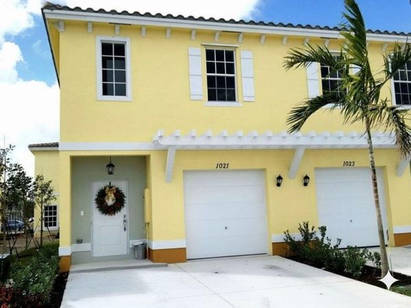 1021 NW 40th Terrace, Lauderhill, FL 33313