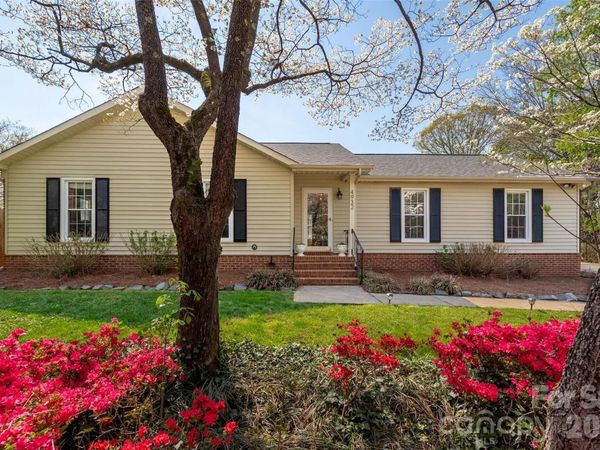 4932 Foxden Court, Charlotte, NC 28227