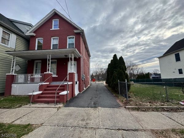 17 Home St, Franklin, NJ 08873