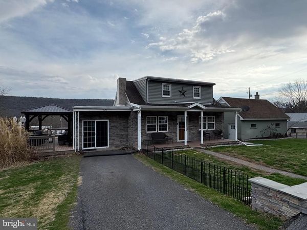 721 MOUNTAIN , LYKENS, PA 17048