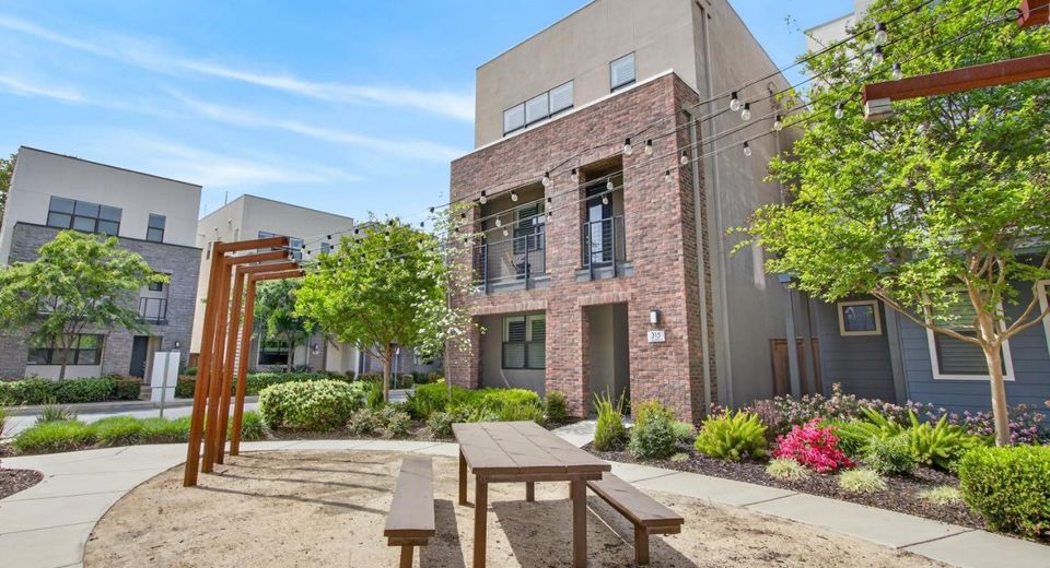 315 Creamery Ln, Sacramento, CA 95814 Photo