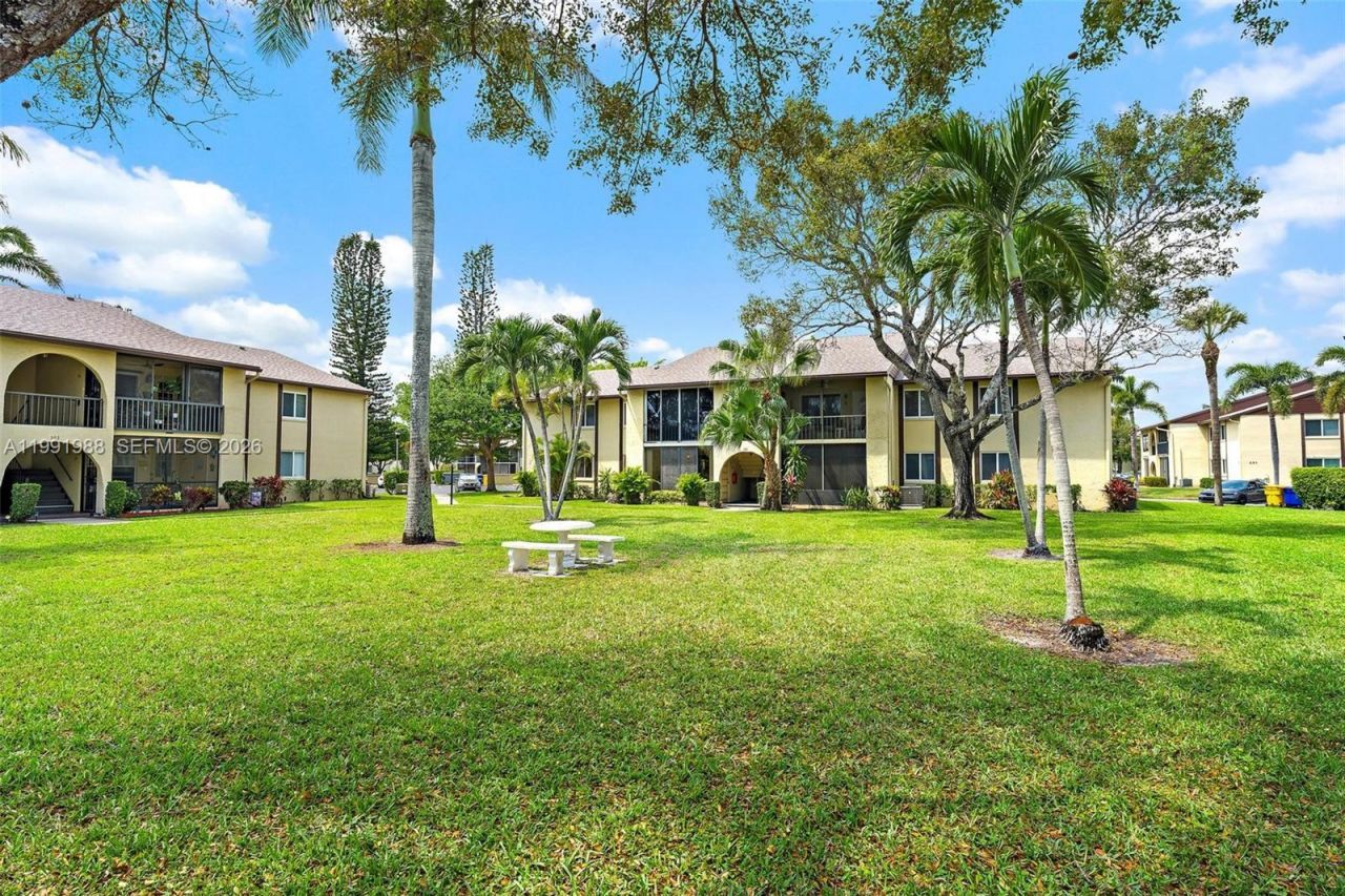 301 Pine Ridge Cir , Unit C-1, Greenacres, FL 33463 Photo