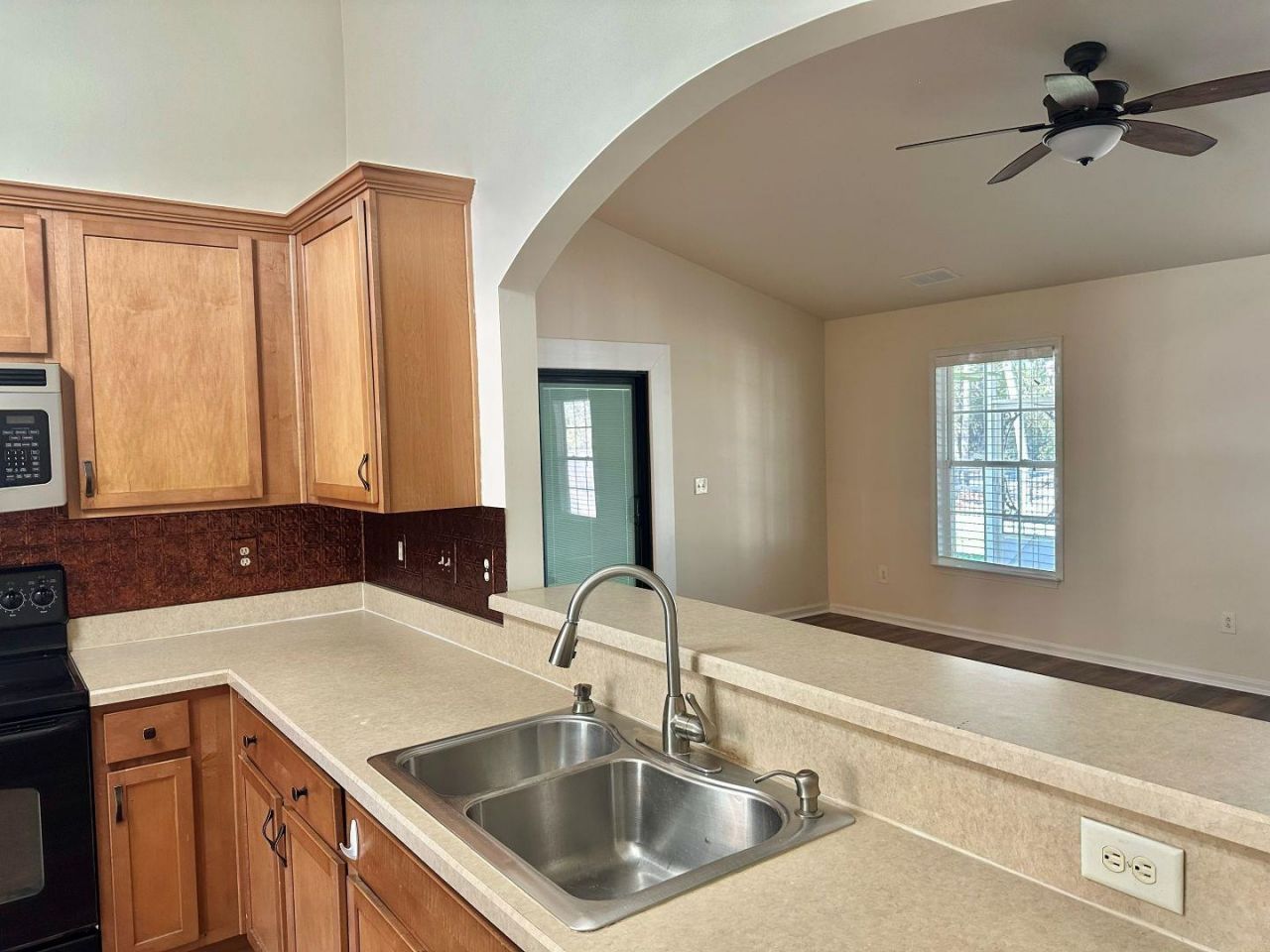 1616 Langley Dr. Photo 8