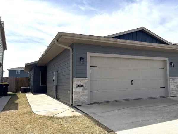 9501 W Dolores Dr, Sioux Falls, SD 57106