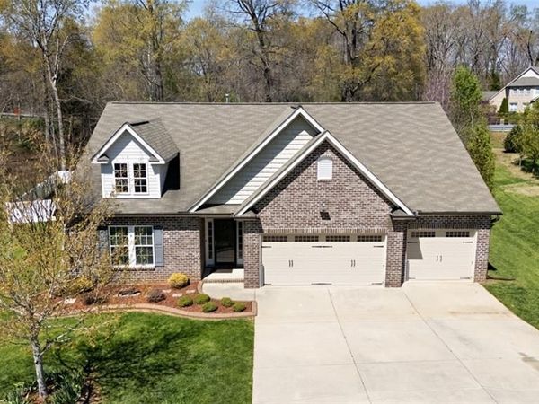 808 Carraway Drive, Graham, NC 27253