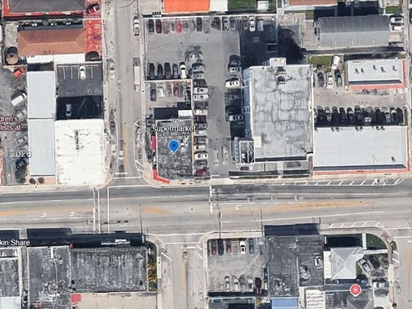 3381 NW 7th St, Miami, FL 33125