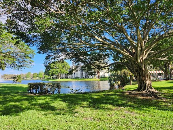 9410 Poinciana Pl, Unit 101, Davie, FL 33324