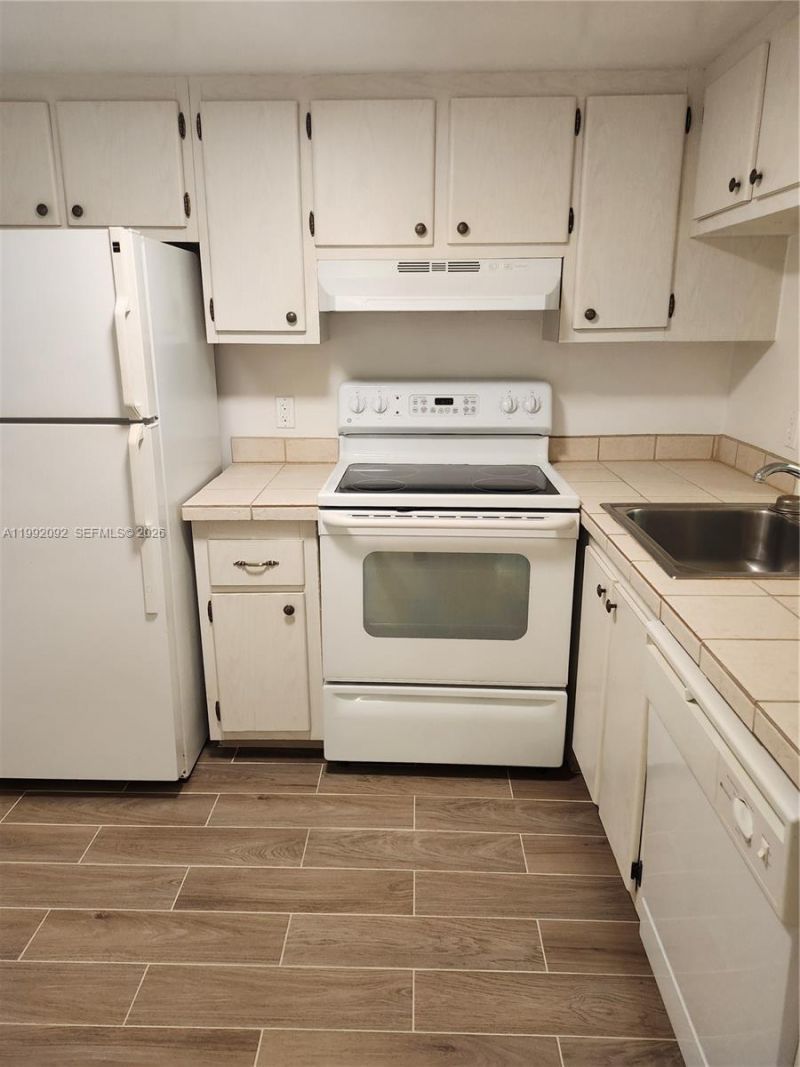 9410 Poinciana Pl, Unit 101, Davie, FL 33324 Photo