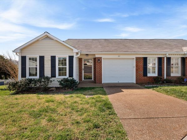 717 Mount Carmel Pl , Nashville, TN 37205