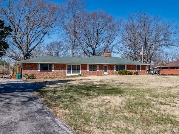 2 Gimlin Place , Unincorporated, MO 63138