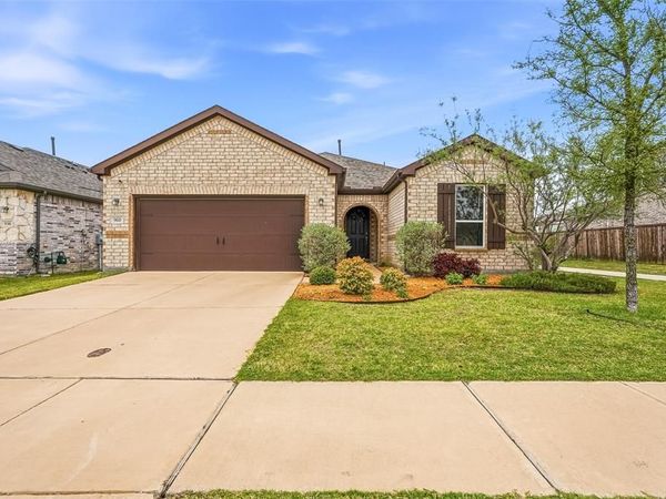 960 Tule Drive, Aubrey, TX 76227