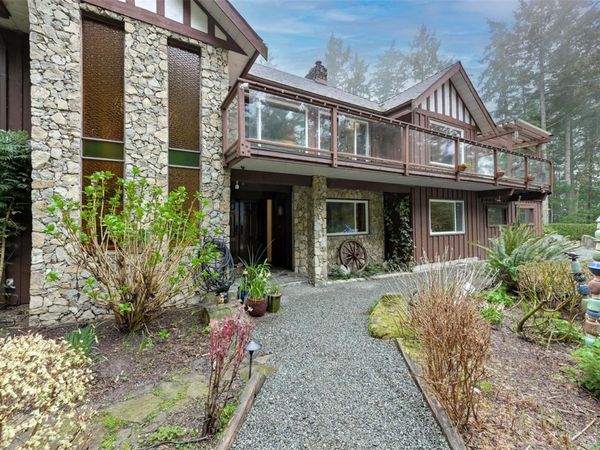 11391 West Saanich Rd , North Saanich, BC V8L 5H1