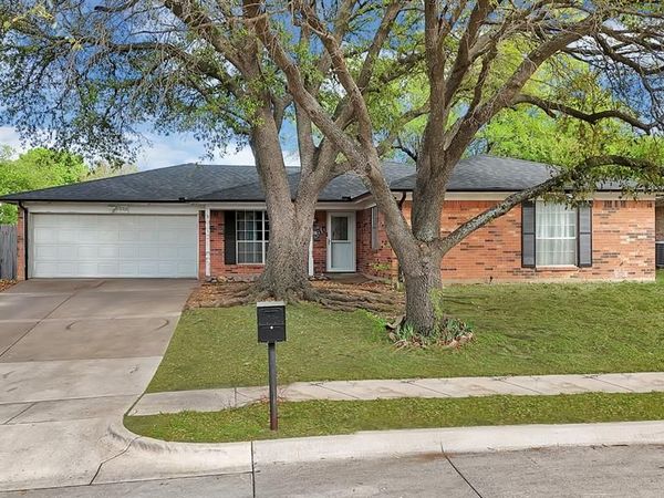 6305 Arthur Drive, Edgecliff Village, TX 76134