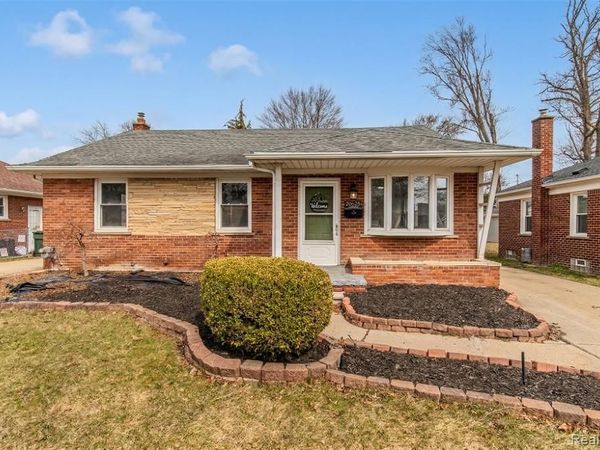 20625 Elizabeth Street, St. Clair Shores, MI 48080