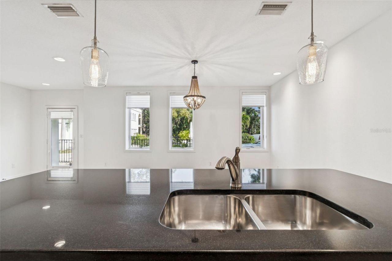 1685 Laurel Street , Unit 3, Sarasota, FL 34236 Photo