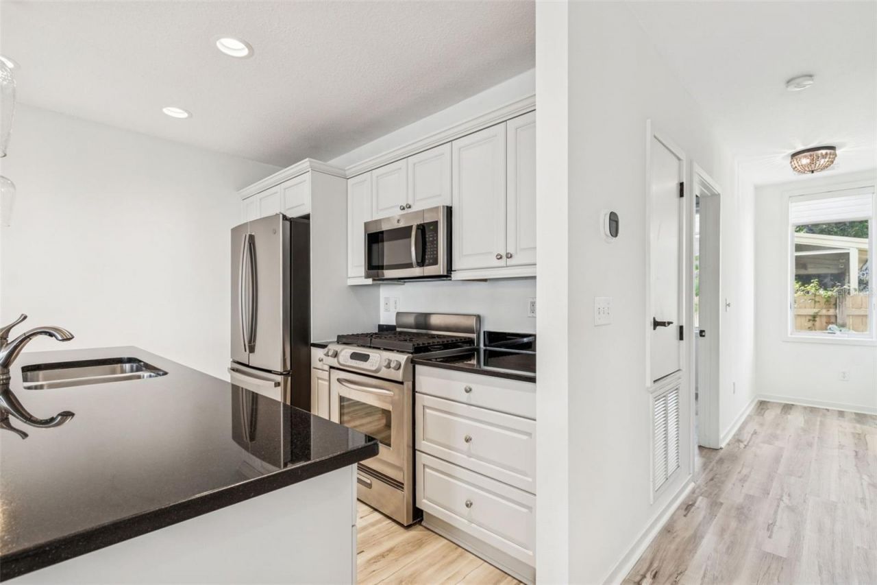 1685 Laurel Street , Unit 3, Sarasota, FL 34236 Photo