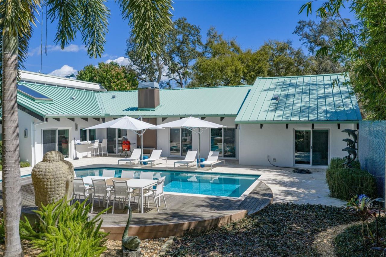 1200 45th Avenue N, Saint Petersburg, FL 33703 Photo