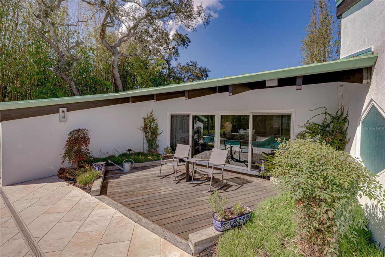 1200 45th Avenue N, Saint Petersburg, FL 33703 Photo