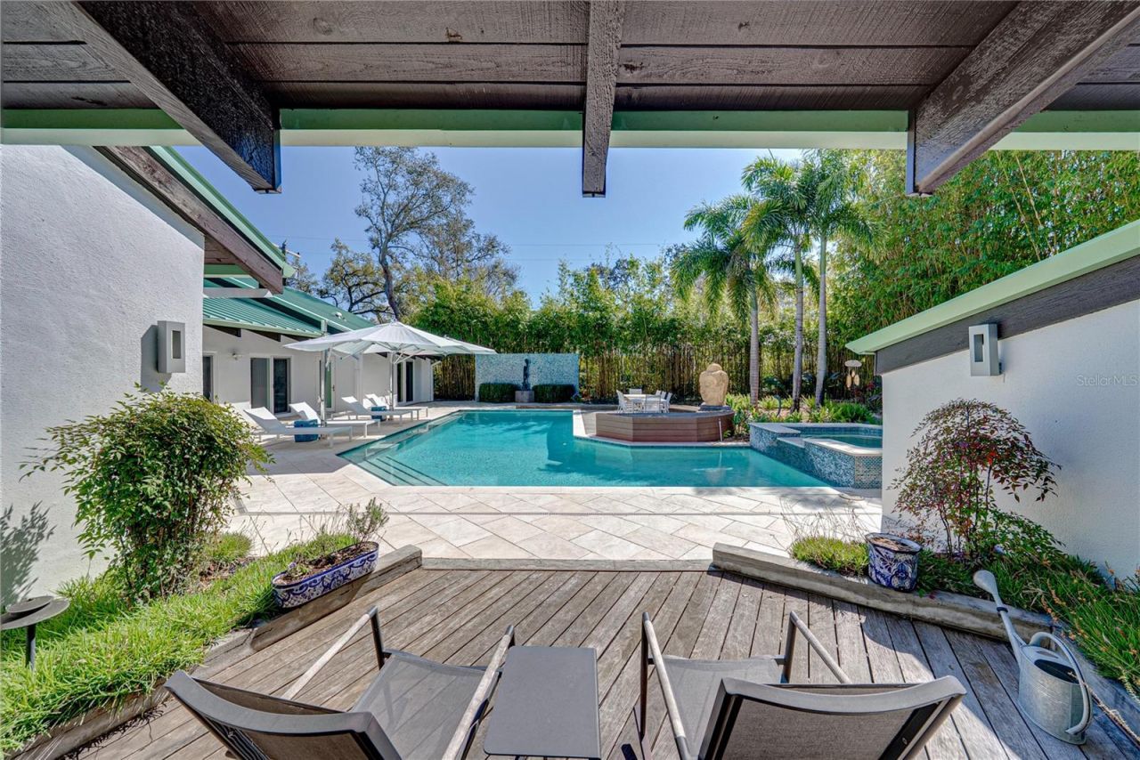 1200 45th Avenue N, Saint Petersburg, FL 33703 Photo