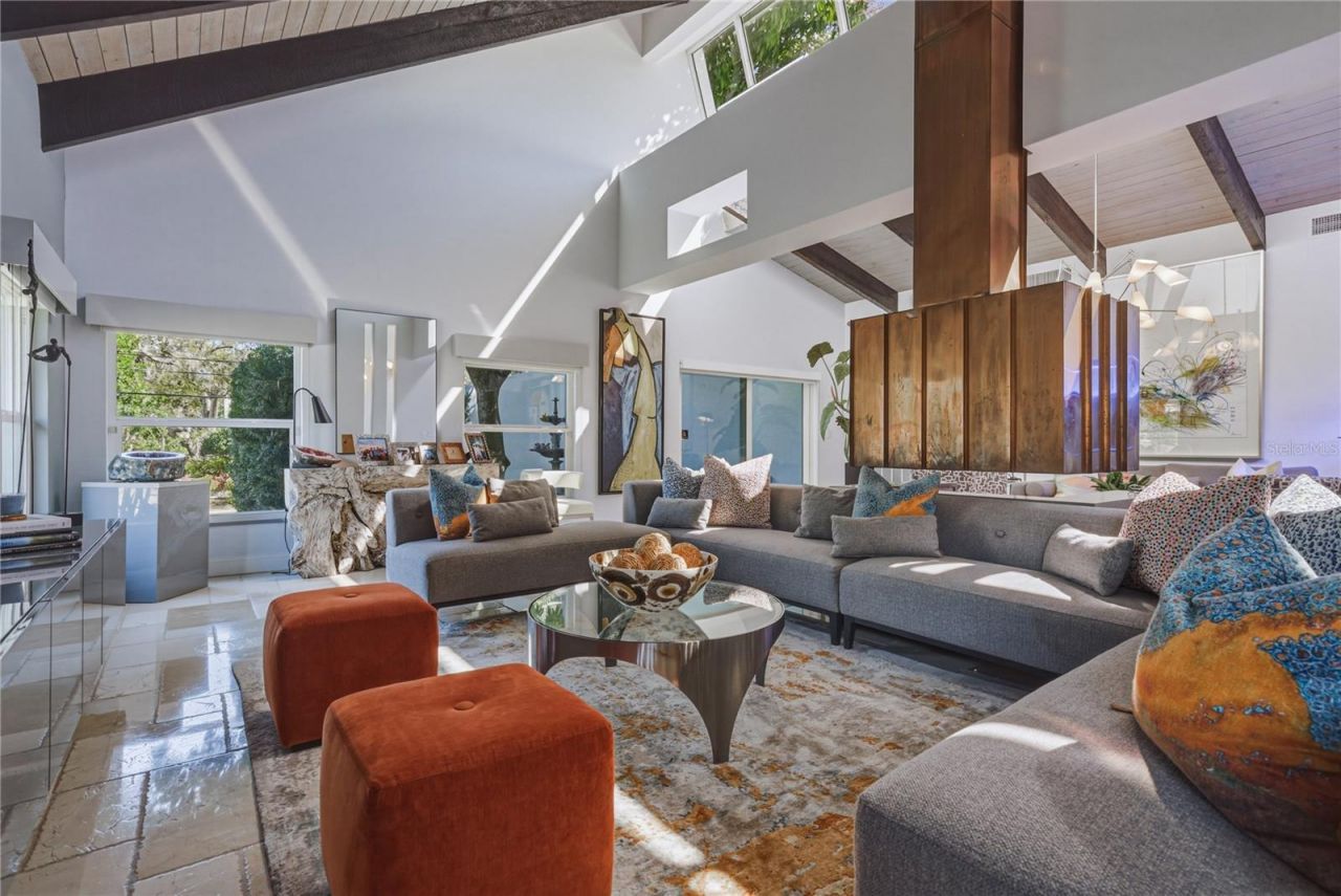 1200 45th Avenue N, Saint Petersburg, FL 33703 Photo