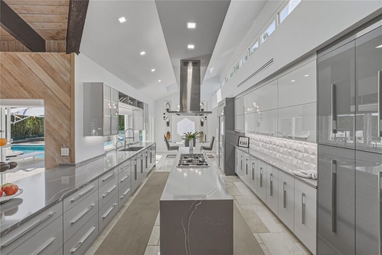 1200 45th Avenue N, Saint Petersburg, FL 33703 Photo