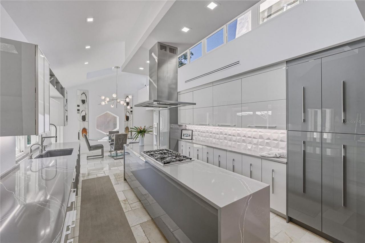 1200 45th Avenue N, Saint Petersburg, FL 33703 Photo