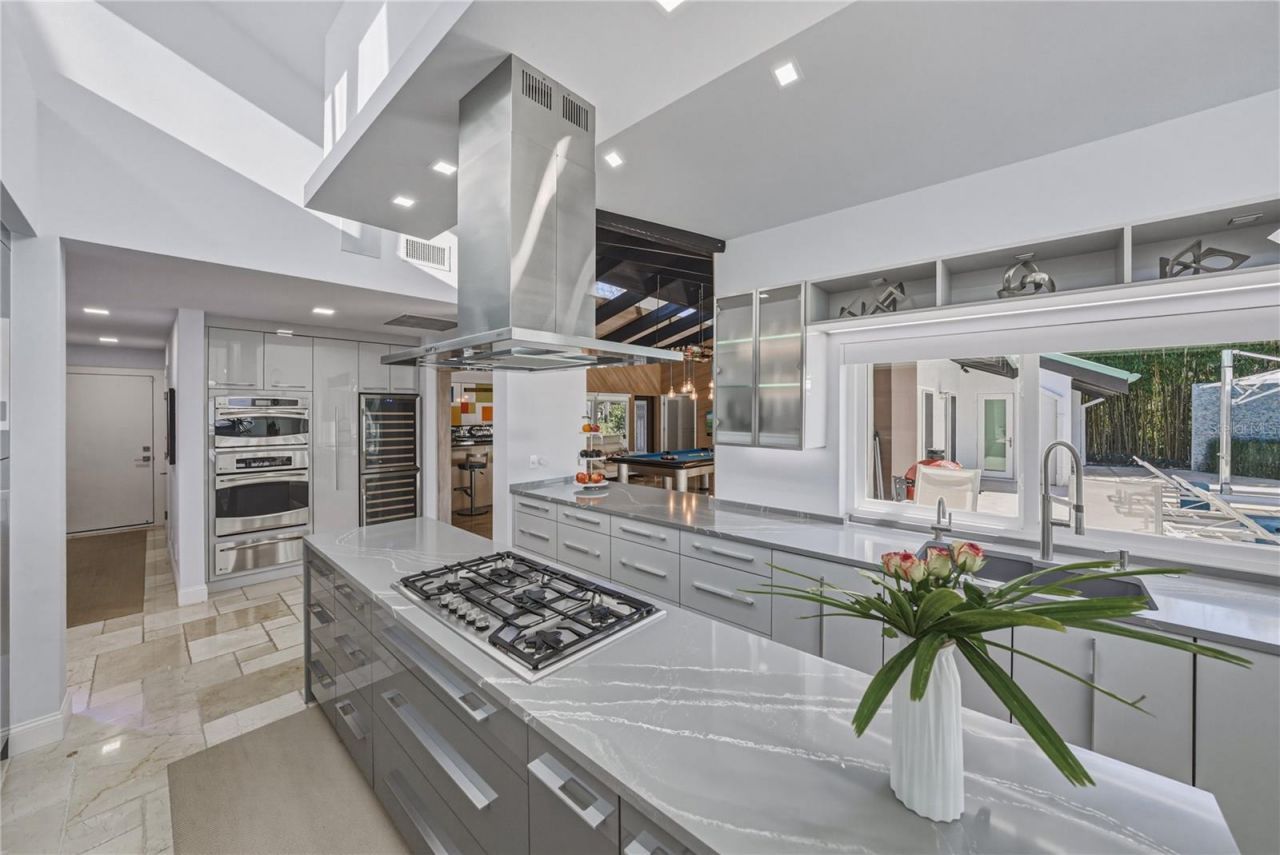 1200 45th Avenue N, Saint Petersburg, FL 33703 Photo