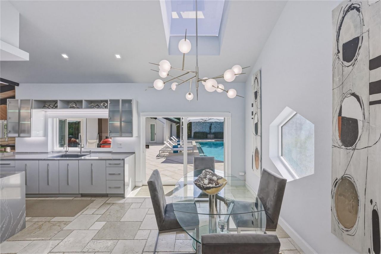 1200 45th Avenue N, Saint Petersburg, FL 33703 Photo