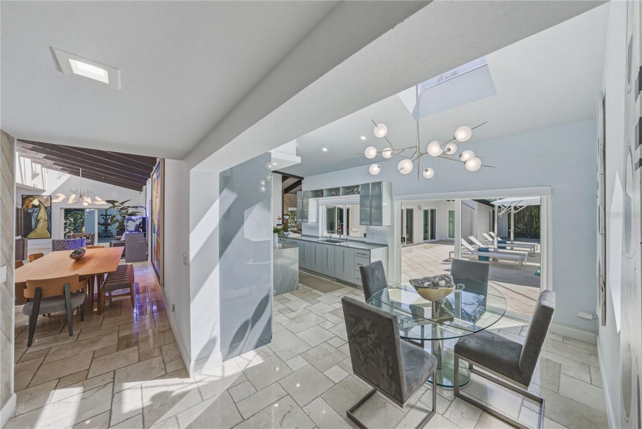 1200 45th Avenue N, Saint Petersburg, FL 33703 Photo