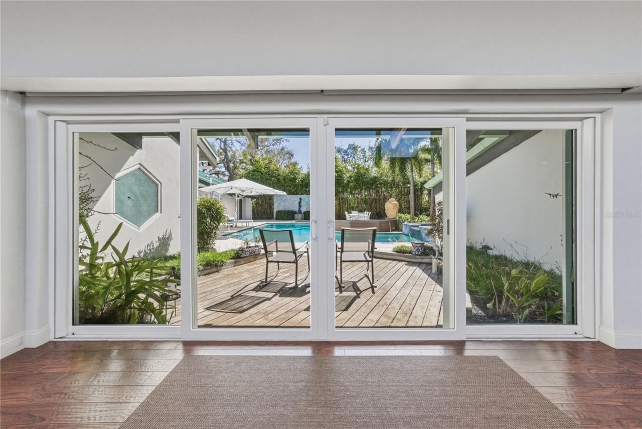 1200 45th Avenue N, Saint Petersburg, FL 33703 Photo