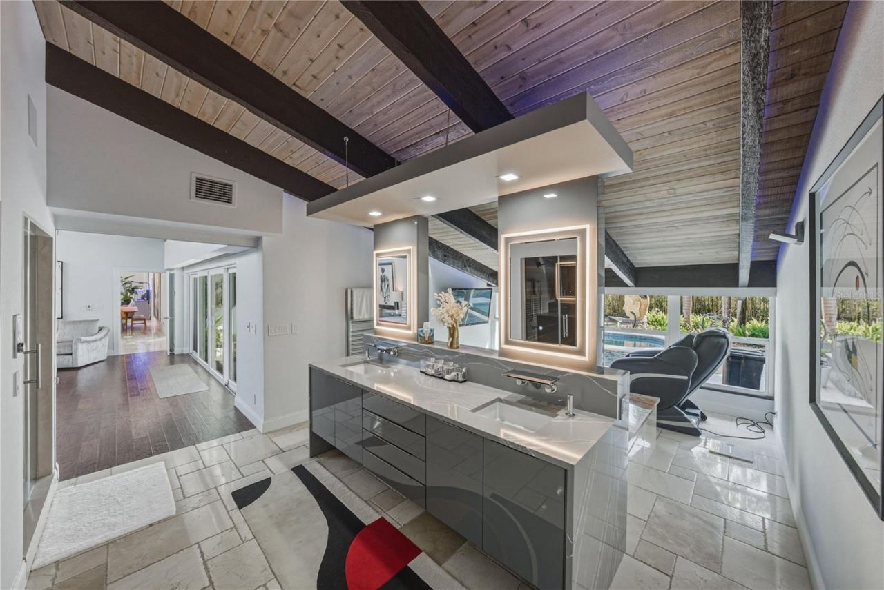 1200 45th Avenue N, Saint Petersburg, FL 33703 Photo