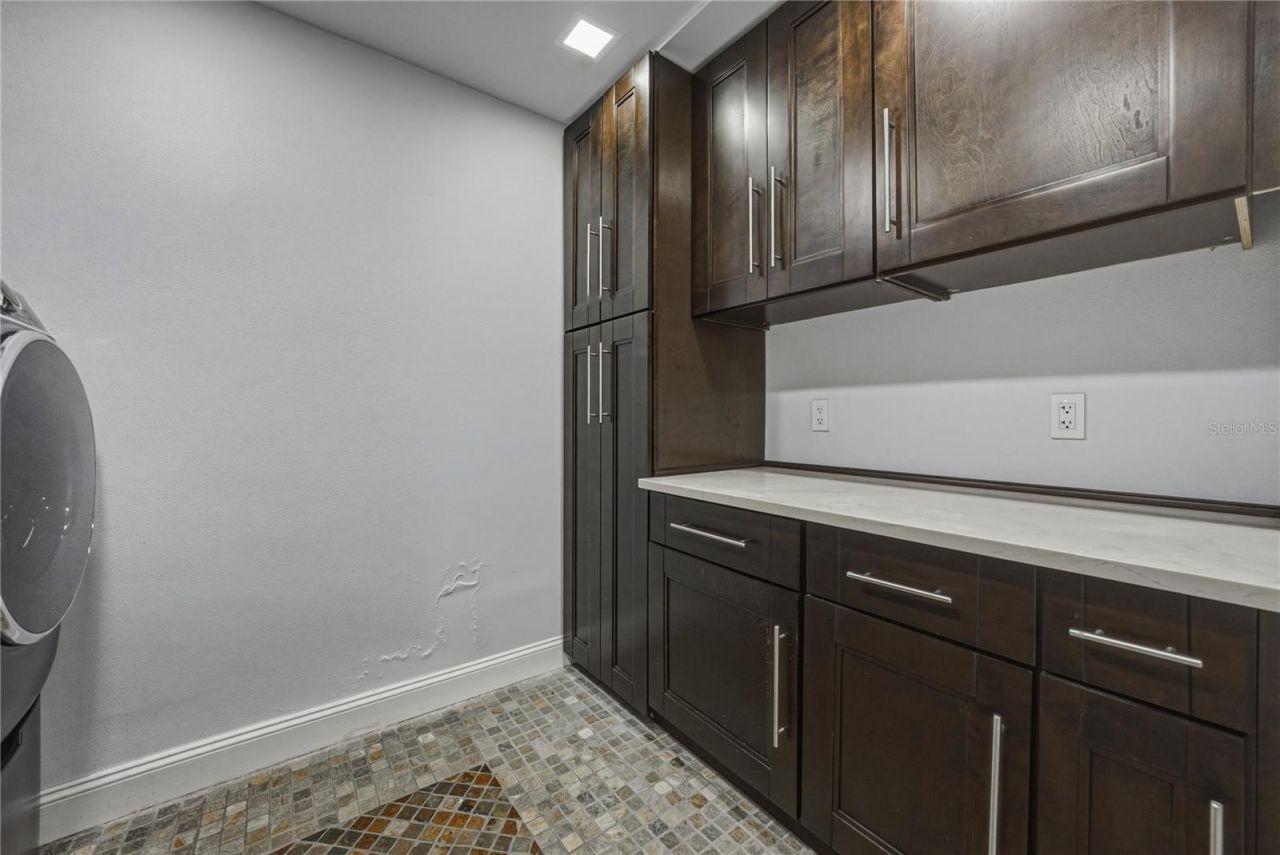 1200 45th Avenue N, Saint Petersburg, FL 33703 Photo