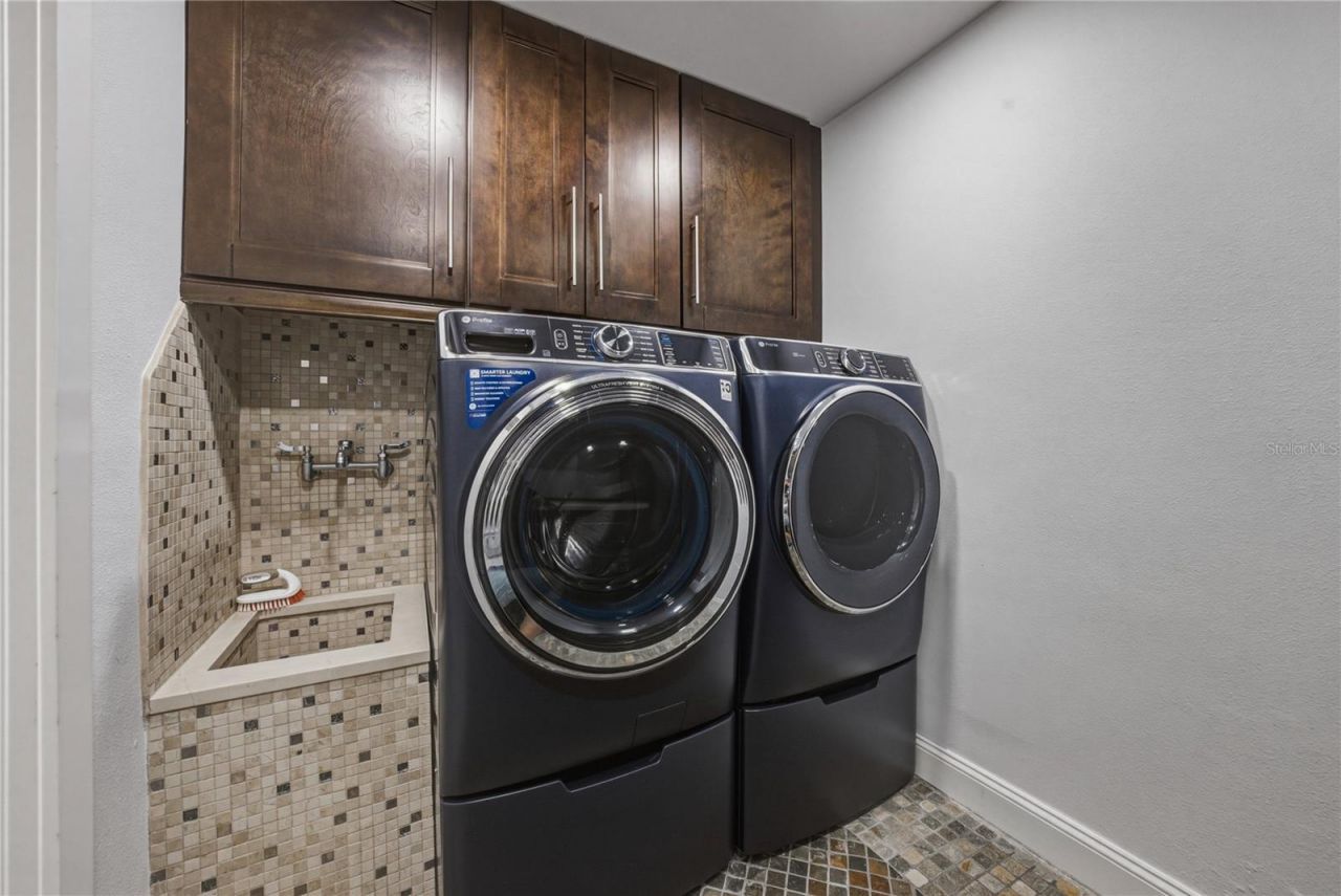 1200 45th Avenue N, Saint Petersburg, FL 33703 Photo