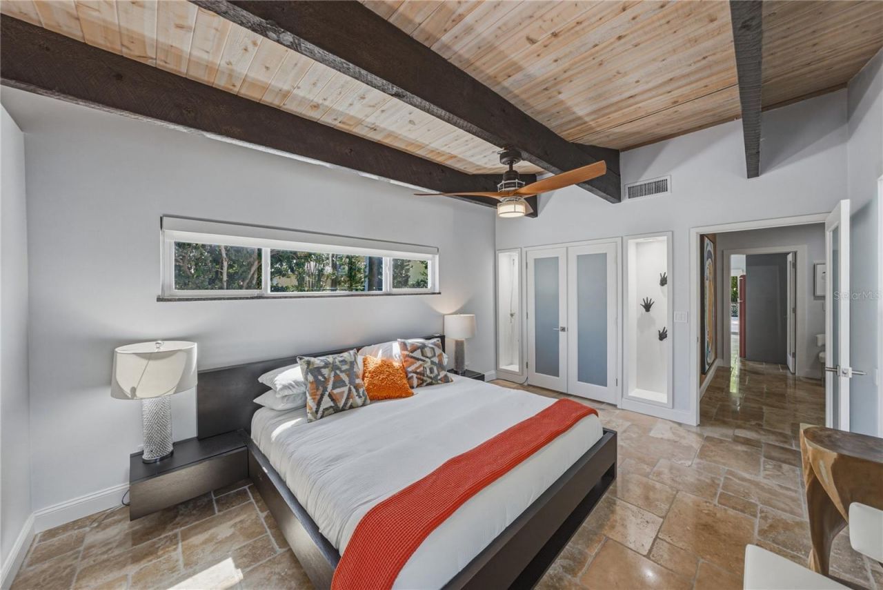 1200 45th Avenue N, Saint Petersburg, FL 33703 Photo