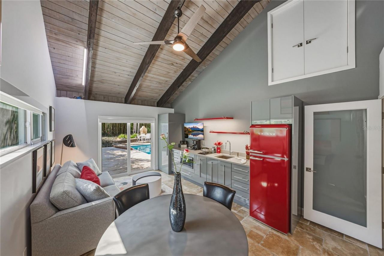 1200 45th Avenue N, Saint Petersburg, FL 33703 Photo